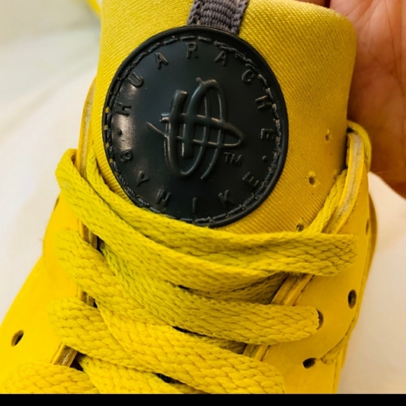 Yellow Nike - Picture 5 of 5